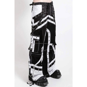 Pantalon convertible style punk gothique noir/blanc avec clous, fermeture éclair et chaînes, unisexe - Product Image 2