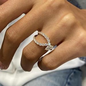 Anillo Abierto con Diamantes de Corte Marquesa y Banda Pavé de Corte Redondo en Oro Blanco Sólido, Anillo Moderno con Diamantes Cultivados en Laboratorio - Product Image 1