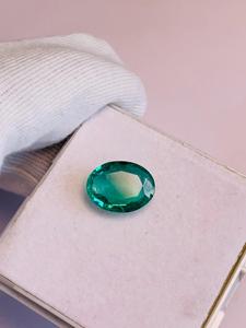 Émeraude naturelle de qualité supérieure, ovale, 6,24 carats, 14,9x11,3x5,3 mm, couleur vert intense, certifiée IGI, avec un bel éclat - Product Image 3