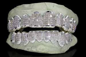 Grillz Dentales de Plata 925 con Corte Princesa, Escaneo Dental 3D, Proceso Rápido, Personalizados, Invisibles, con Incrustaciones de Diamantes VVS Cultivados en Laboratorio, Venta al por Mayor - Product Image 4
