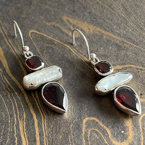 Boucles d'oreilles vintage pour femme en argent sterling 925 avec pierres multi-geometriques (6,6 grammes) ornées de grenat, de quartz et de perles - Product Image 3