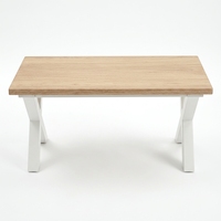 Table basse rectangulaire mobile moderne à pieds croisés en teck massif, finition blanchie, modèle TAB23 pour salon