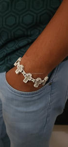 สร้อยข้อมือเงินแท้ 925 สไตล์ฮิปฮอป รูปทรงกากบาท ประดับด้วยมอยส์ซาไนต์ทรงบาแก็ตต์ ดีไซน์หรูหรา เหมาะเป็นของขวัญงานแต่งงานและงานปาร์ตี้สำหรับเธอ - Product Image 3