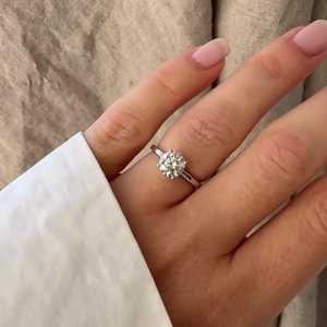 แหวนเพชรทรงกลม 1 กะรัต เพาะเลี้ยงในห้องปฏิบัติการ แหวนหมั้นทองคำแท้ 10K 14K 18K ผู้ผลิตแหวนเพชรเม็ดเดี่ยวสำหรับขอแต่งงาน ขายส่งเครื่องประดับ - Product Image 2