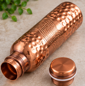 Bouteille de bien-être Chevron CopperSmith, finement ciselée, polissage miroir, design minimaliste, étanche, en cuivre pur - Product Image 1