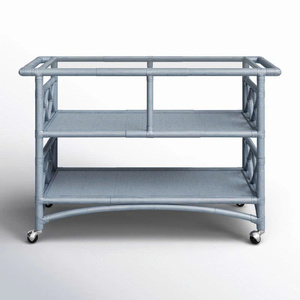 Mesa auxiliar hecha de ratán verde natural con tapa de cristal, ideal para pasillos o habitaciones de hotel. - Product Image 3