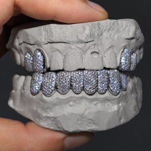 Grillz personnalisés faits à la main, bijoux dentaires Hip Hop, argent 925 plaqué rhodium, entièrement pavé, ensemble unisexe de 12 pièces - Product Image 5
