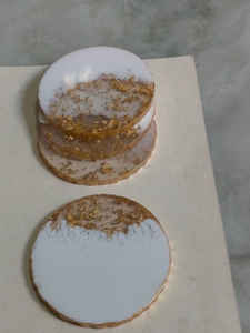 Ensemble de sous-verres en résine naturelle de qualité supérieure, faits à la main, articles de table et décoration intérieure haut de gamme à prix compétitif - Product Image 2