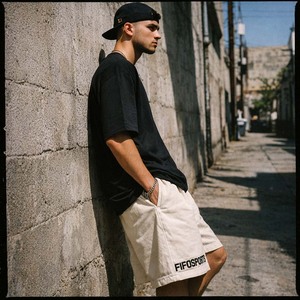 กางเกงขาสั้นผ้าอ๊อกซ์ฟอร์ดสีเบจสำหรับผู้ชาย ซิปหน้า สกรีนโลโก้ได้ สไตล์ลำลอง สตรีทแวร์ ฤดูร้อน โพลีเอสเตอร์ 100% สีพื้น - Product Image 6