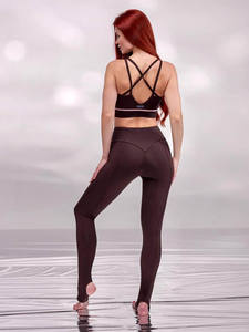 ชุดออกกำลังกายโยคะ สีพื้น ผ้าถักไร้รอยต่อ กระชับสะโพก สำหรับผู้หญิง - Product Image 4