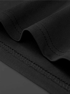 T-shirt pour homme noir coupe classique avec imprimé rayures verticales rouges, logo frontal, respirant, style streetwear, manches courtes, col rond, en jersey de coton - Product Image 6