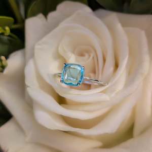 Anillo apilable solitario cuadrado de topacio azul, plata de ley 925, chapado en oro de 14 quilates, joyería duradera con piedras preciosas para mujer - Product Image 1