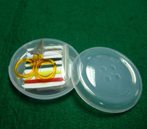 ชุดเย็บผ้าพกพา AA0101 | สำหรับนักเดินทางที่อยู่บ้าน ผู้ใหญ่ ผู้เริ่มต้น กรณีฉุกเฉิน มีด้ายเย็บผ้า 18 เส้น กรรไกร เข็ม - Product Image 2