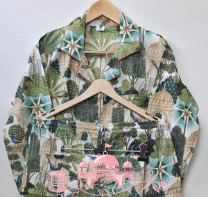 Ensemble de pyjama pour femmes, imprimé tropical palmier et paon, pur coton respirant, écologique, chemise à manches longues boutonnée assortie - Product Image 1
