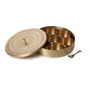 Caja de Almacenamiento de Especias de Lujo, Metálica con Tapa Decorativa, Organizador de Masala para Cocina, Contenedor para Hierbas y Condimentos - Product Image 4