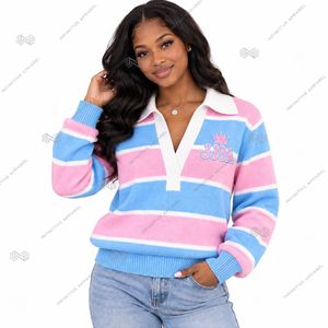 Suéter de Rugby Tejido Personalizado al por Mayor JJOA Jack and Jill of America para Mujer, Color Azul Bebé y Rosa a Rayas, Bordado, Tipo Polo - Product Image 3