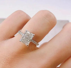 Anillo de Diamante Moissanite Corte Radiante en Plata de Ley 925, Regalo para Compromiso - Product Image 4