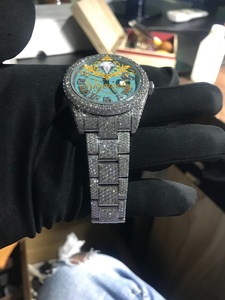 Reloj de Mujer con Incrustaciones de Diamantes Moissanite, Esfera Azul, Números Romanos, Brazalete de Acero Inoxidable, Visualización de Fecha, Carátula Redonda Analógica, Lujoso - Product Image 3