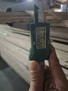 Contrachapado de Madera Dura 4x8 WBP Acacia Eucalipto Impermeable con Revestimiento Fenólico Marino para Encofrados de Construcción - Product Image 6