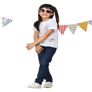 Camiseta de cuello redondo Smart Look 100% algodón para niñas disponible en diferentes métodos de impresión seleccionados a mano para la venta - Product Image 3