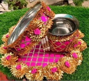 Ensemble de Puja Thali traditionnel indien pour Karwa Chauth, fait main, avec tamis Channi en acier et Kalash, coffret cadeau pour festival traditionnel, Inde - Product Image 4