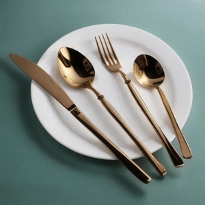 Juego de Cubiertos de Acero Inoxidable Estilo Europeo Reutilizables con Acabado Dorado Mate, de Excelente Diseño, para Alquiler en Fiestas y Bodas, con Acabado de Alto Brillo - Product Image 1