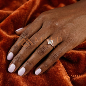 Élégante bague en or rose 14 carats avec grappe de pierres taille poire |   Bague d'anniversaire romantique en forme de goutte d'eau sertie de pierres |   Fiançailles bohèmes chic uniques - Product Image 4