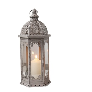 Lanternes à bougie en métal de style marocain vintage avec panneaux de verre Lanternes décoratives de Noël pour l'intérieur, l'extérieur, le mariage et la maison - Product Image 1