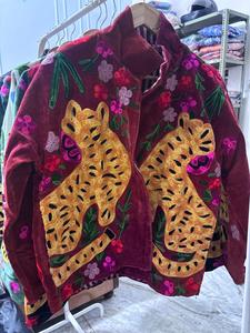 Chaqueta Hecha a Mano Estilo Boho, Corta, para Verano, Otoño e Invierno, de Algodón Verde, con Terciopelo, Bordado Suzani, Cuello Mandarín Reversible - Product Image 5