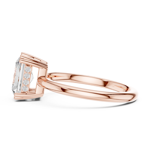 Bague de fiançailles en or rose avec diamant de laboratoire taille radiant, sertissage solitaire et design nuptial élégant - Product Image 3