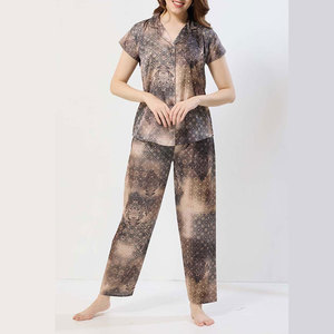 Elegante Conjunto de Pijama para Descansar, Material Suave, Comodidad Premium, Uso Casual, Traje de Dormir para Mujer en Venta - Product Image 3