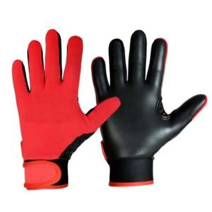 Gants de football gaélique légers de qualité supérieure pour jeunes, en latex, avec sangle de poignet réglable - Emballage personnalisé - Product Image 4