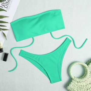 Ensemble de bikini bandeau vert uni pour femme avec bas de maillot de bain string à cordon en Spandex et Polyester extensible - Product Image 1