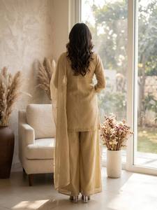 Traje Sharara para Mujer con Trabajo de Lentejuelas, Reversible y Sin Arrugas (Diwali), Material Cosmos y Conjunto con Dupatta - Product Image 3