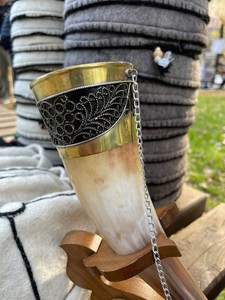 Viking Horn Beer <b>Mugs</b> With Wooden Stand And Decorative Sword Holder Floral Pattern Gold Plated Vintage Style For Party Adult Use - Product Image 4