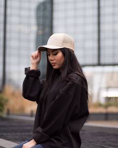 หมวกแก๊ปทรง Trucker แบบสั่งทำจาก Protect Style Apparels ขอบโค้ง ผ้าฝ้ายนุ่ม เย็บอย่างมืออาชีพ พร้อมโซ่ประดับด้านหน้า - Product Image 4