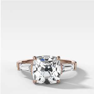 Bague de fiançailles moderne en or massif 14 carats avec diamant de laboratoire de 2 carats, trois pierres, taille baguette, sertie sur les côtés, style ancienne mine, pour mariage - Product Image 5