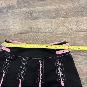 Wholesale Gothic Pleated Mini Skirt Women’s Punk Rock Black and Pink Contrast Panel Short Skirt with <b>Hook</b> and Eye Grommet - Product Image 4