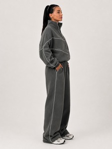 Survêtement pour femme en tissu léger et confortable, idéal pour le fitness, les entraînements, les sorties décontractées et l'usage quotidien. - Product Image 5