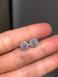 Pendientes de tuerca florales de moissanita con corte redondo chapados en oro al por mayor para mujer, de plata 925, joyería elegante clásica, regalo de boda con encanto - Product Image 4