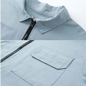 เสื้อเชิ้ตผู้ชายสีฟ้าอ่อน ซิปหน้า แขนยาว ปกคอพับ ทรงลำลอง มีกระเป๋า เสื้อทำงาน - Product Image 4