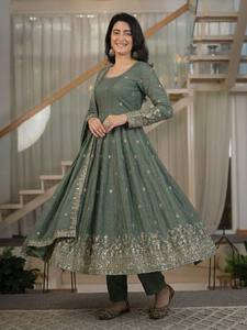 Traje Anarkali Moderno Bordado en Verde Salvia con Dupatta, Diseño Pakistaní, Salwar Kameez, Ropa Étnica Festiva para Otoño e Invierno - Product Image 2