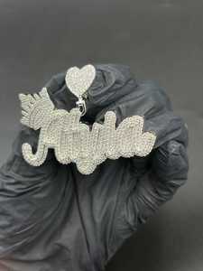 Colgante de Lujo con Nombre en Plata 925 y Moissanita, Diseño de Letra con Microincrustaciones en Corte Corazón, Joyería Unisex para Regalo - Product Image 3