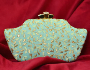 Pochette de soirée vintage indienne de style royal, en métal argenté fait main, avec bandoulière, idéale pour les mariages et les événements. - Product Image 4