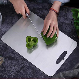 Nuevos Tablones de Cortar de Acero Inoxidable para Uso en la Cocina, Sostenibles y Aptos para Lavavajillas, Artículo en Oferta - Product Image 1