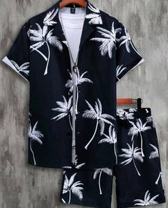 Camisa de manga corta con botones y estampado de palmeras blancas y negras para hombre, conjunto de 2 piezas con pantalones cortos a juego, atuendo informal hawaiano para la playa - Product Image 4