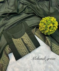 Conjunto de Kurta y Dupatta de Seda Verde con Estampado Brillante Vintage para Mujer, Ropa Étnica Tradicional, Corte Regular, Largo hasta la Rodilla, 86787 RUDRA - Product Image 2