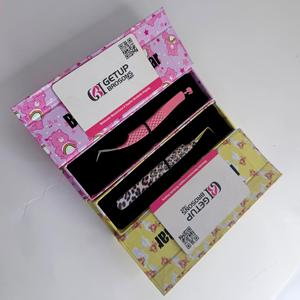 En gros, ensemble de pinces à cils rose à motif poupée et de pinces à extensions de cils à motif léopard personnalisé, en acier inoxydable, marque privée - Product Image 1
