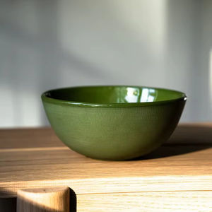 Bol en céramique moderne, élégant, vert olive, finition lisse, grande capacité, durable, sans danger pour les aliments, idéal pour une mise en scène de table contemporaine - Product Image 1