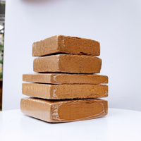 Cocopeat biologique compressé en tourbe de coco naturelle pour le jardinage Emballage personnalisé pour pots de jardin et jardinières Cocopeat en fibre de coco